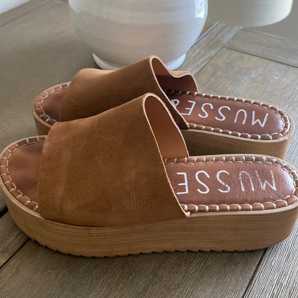 Leather upper platform sandal